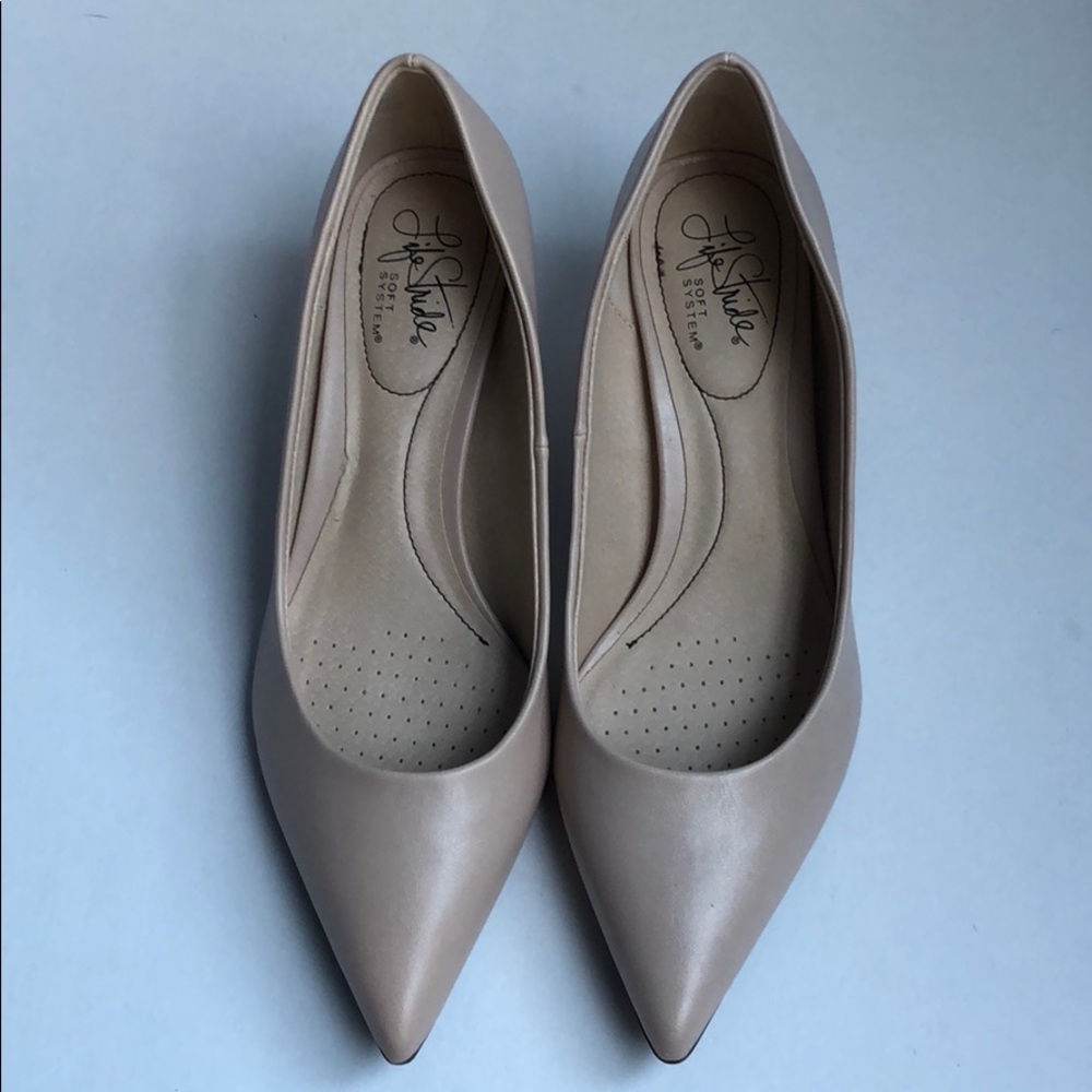 Life Stride beige shoes
